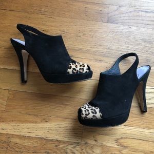 Gorgeous Delman Black and leopard suede pumps